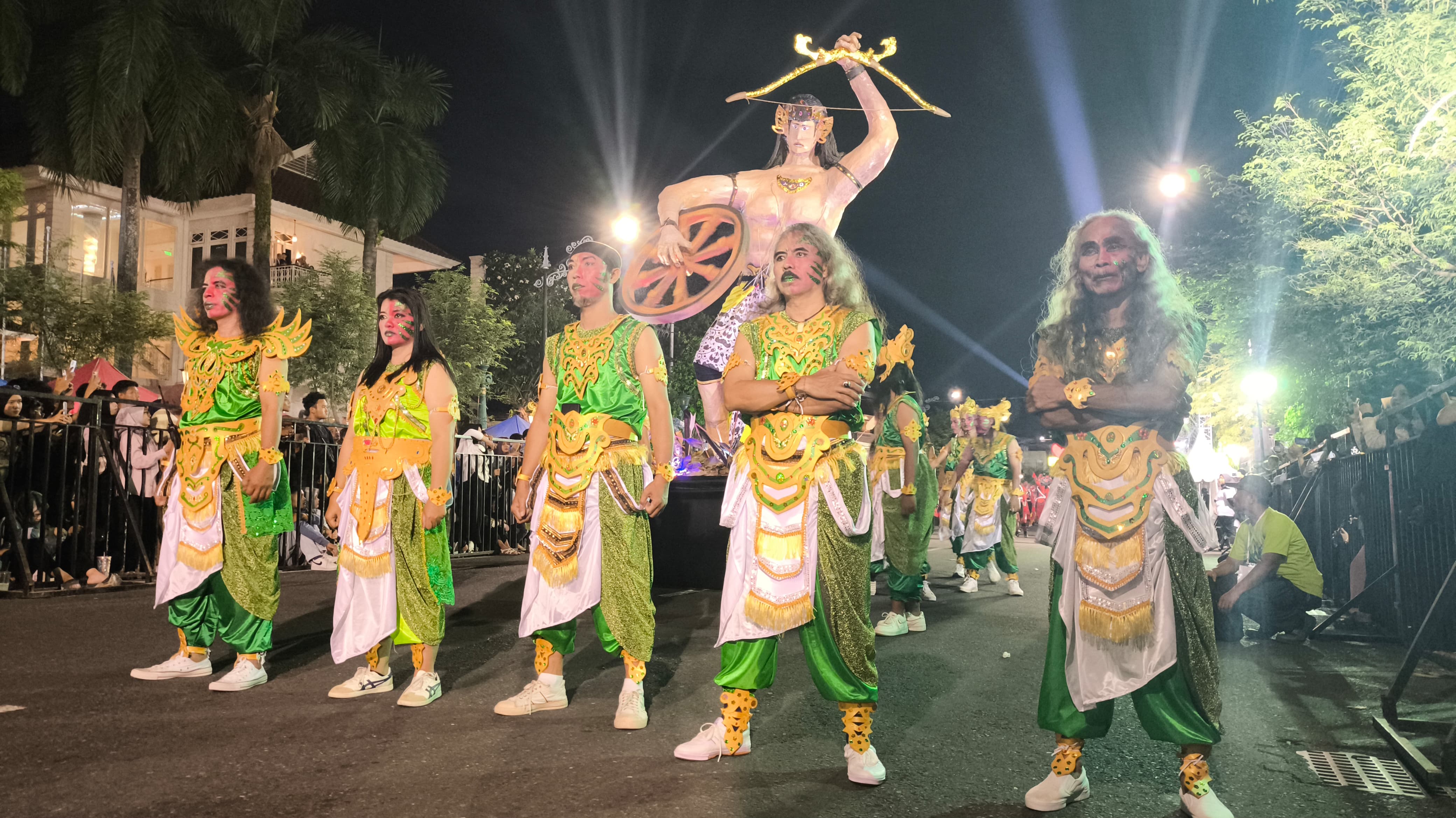 Penampilan Kemantren Ngampilan pada event Wayang Jogja Night Carnival  #9  dengan lakon  Angkawijaya